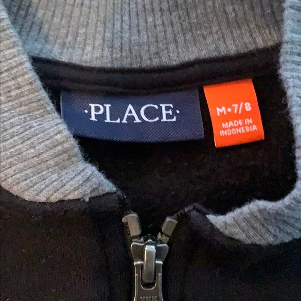 EUC The Children’s Place zip up sweatshirt, sz 7/8